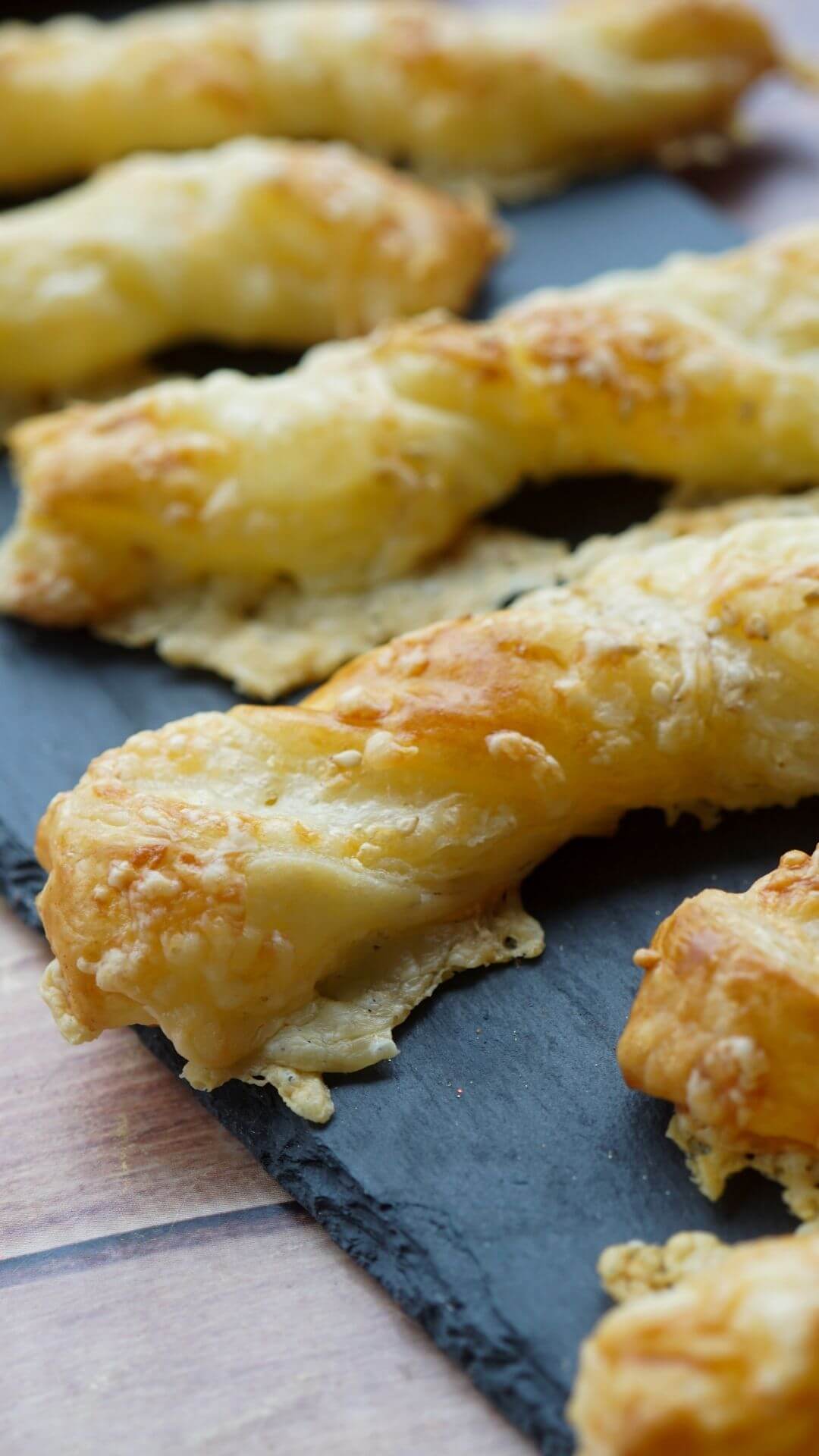 Blätterteig-Käsestangen – knuspriger Fingerfood-Klassiker