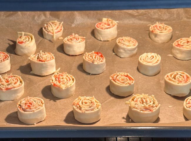 Bl&auml;tterteigschnecken backen