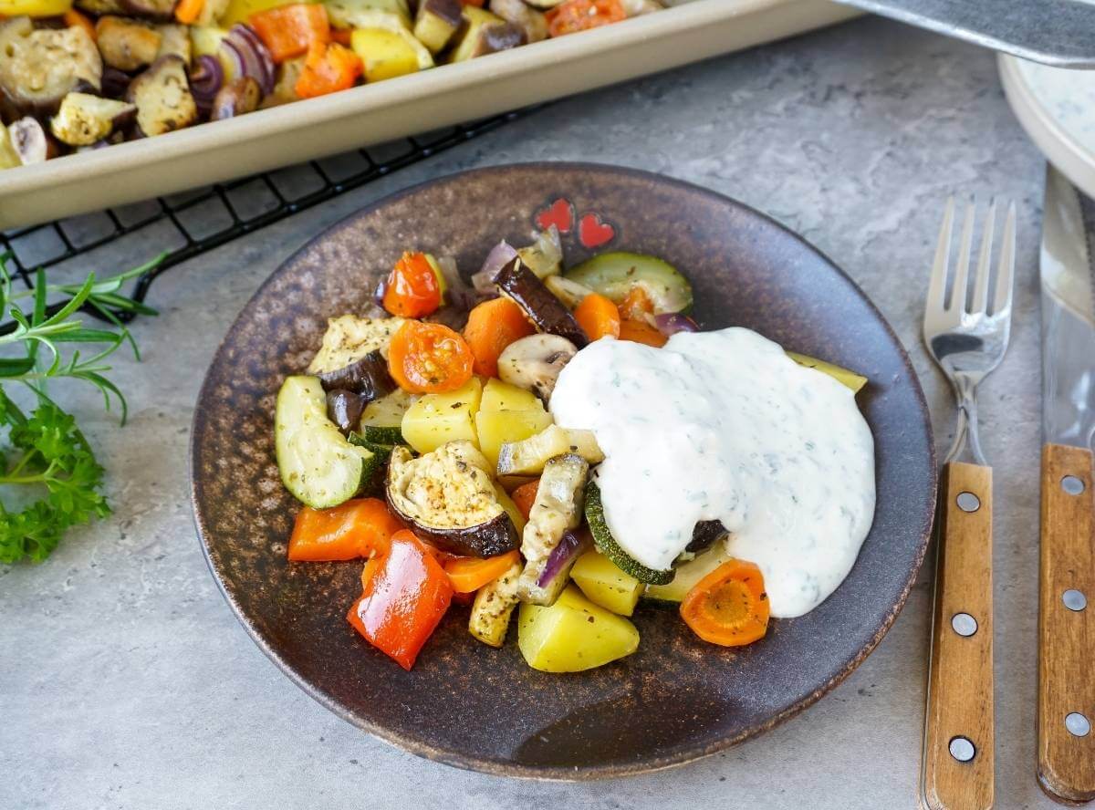 buntes Ofengem&uuml;se mit Kartoffeln