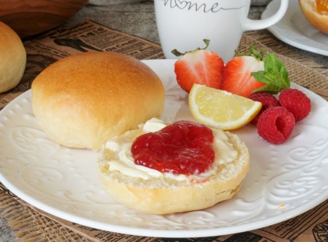 Fluffige Milchbr&ouml;tchen