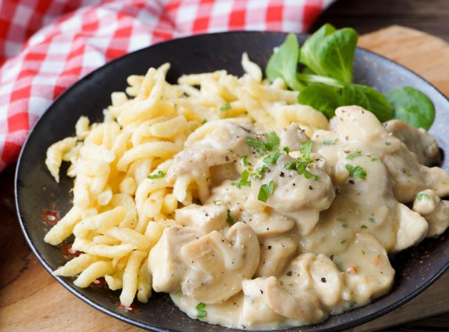 Geschnetzeltes mit Champignons und Sp&auml;tzle