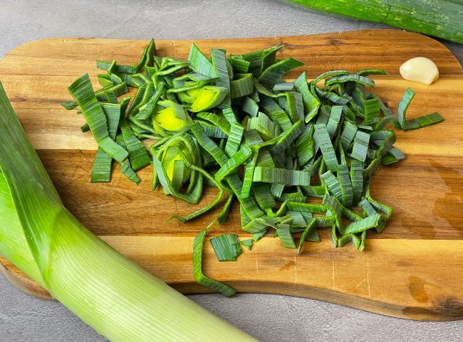 K&auml;se Lauch Suppe Poree schneiden