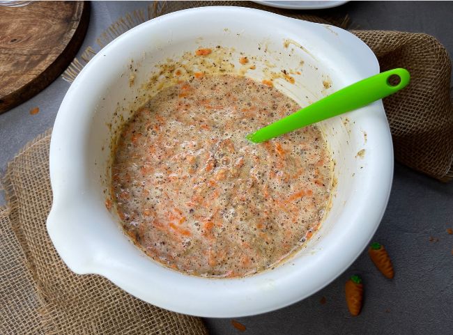 Karottenkuchen mit N&uuml;ssen backen