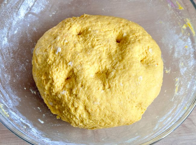 K&uuml;rbisbrot Hefeteig