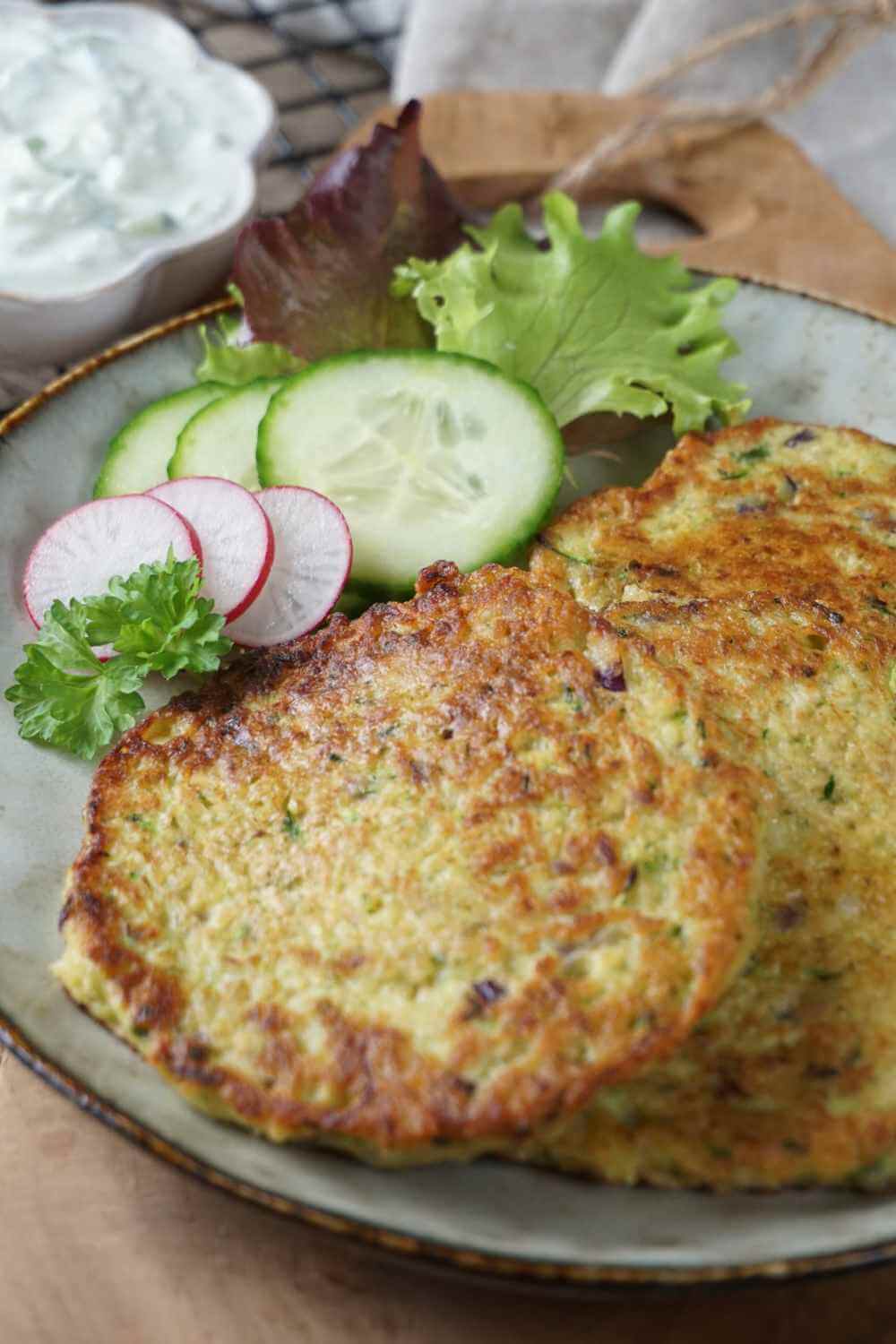Zucchinipuffer – rasend schnelles, gesundes Rezept