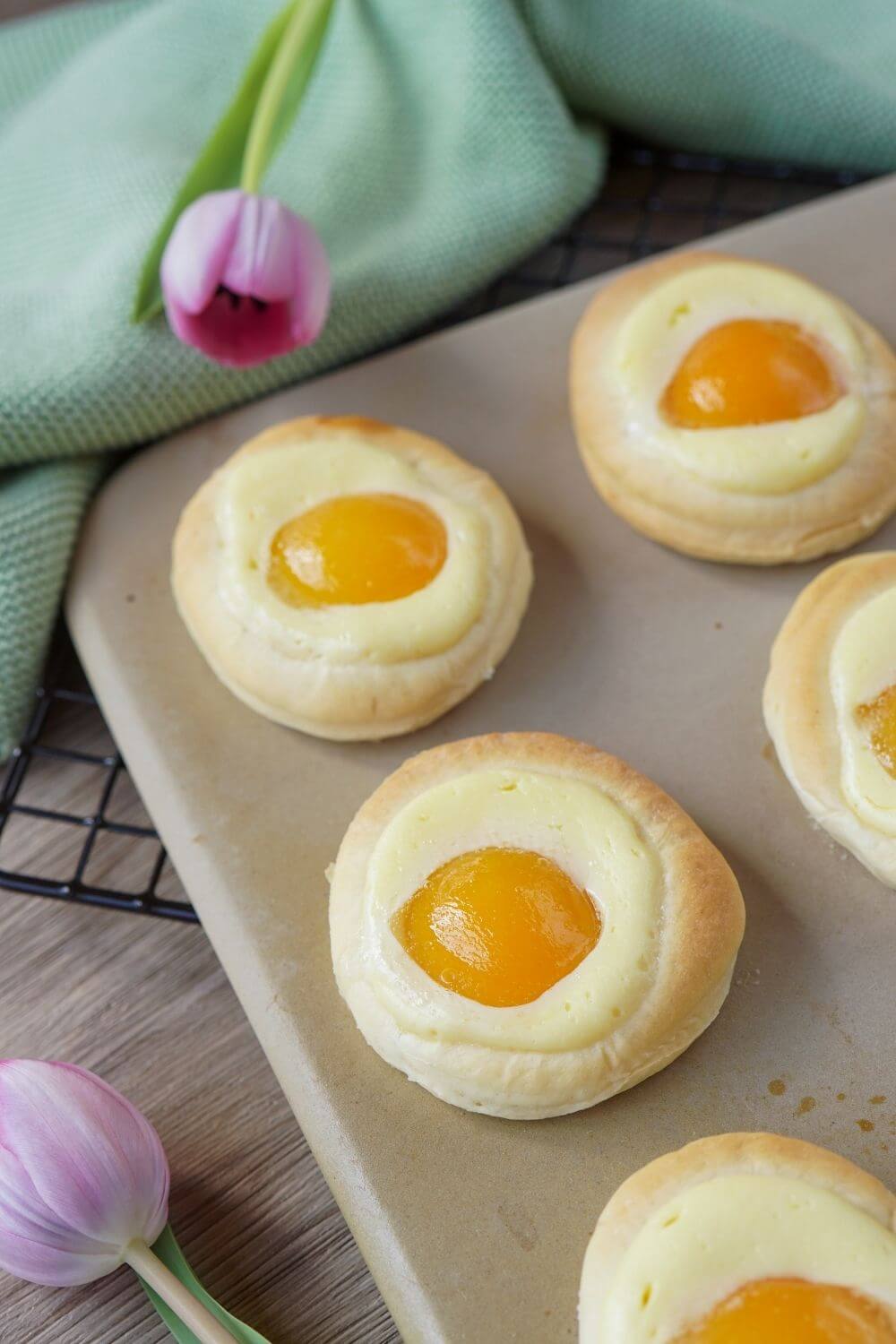 Süße Spiegeleier mit Aprikosen-Quark