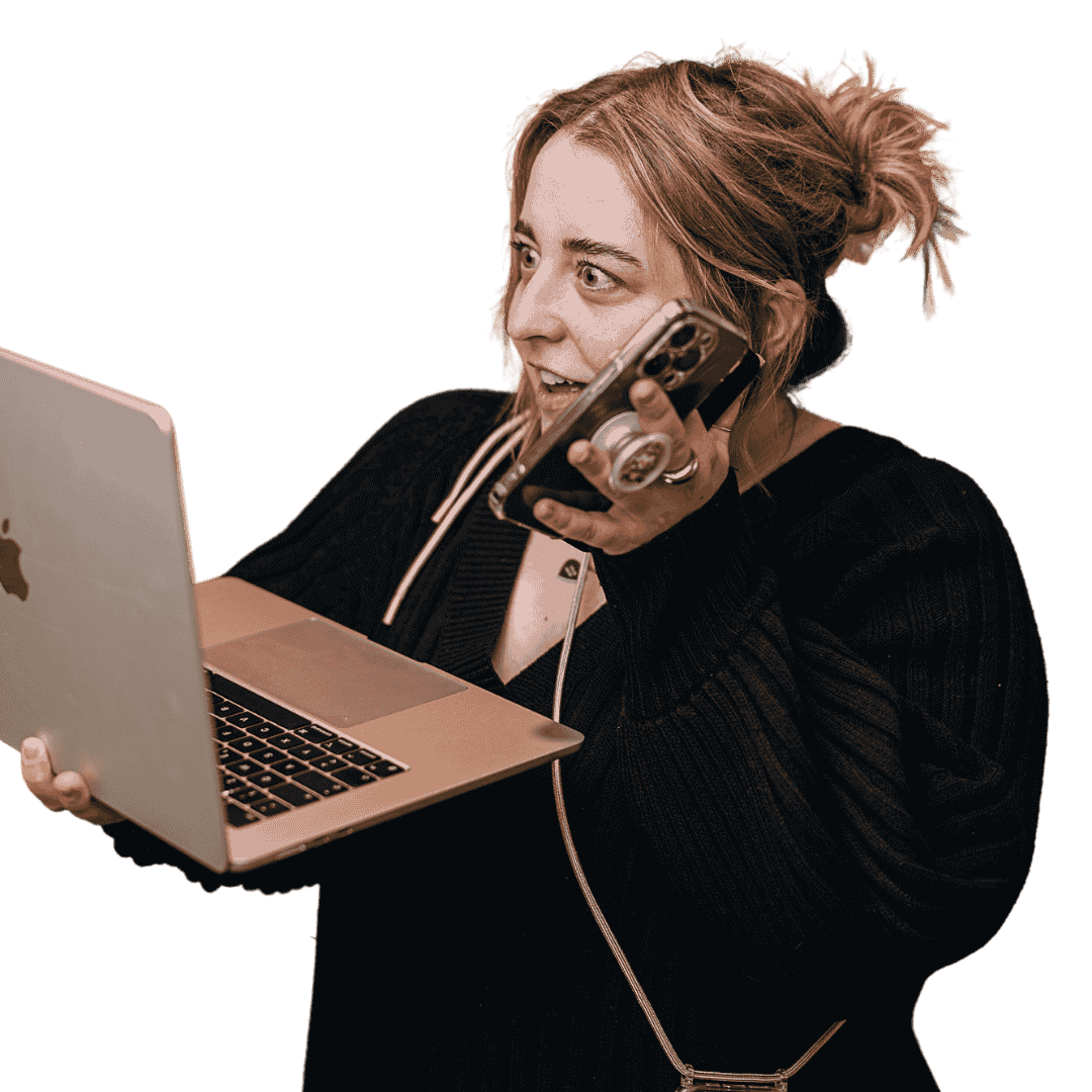 Henriette mit Handy und Laptop