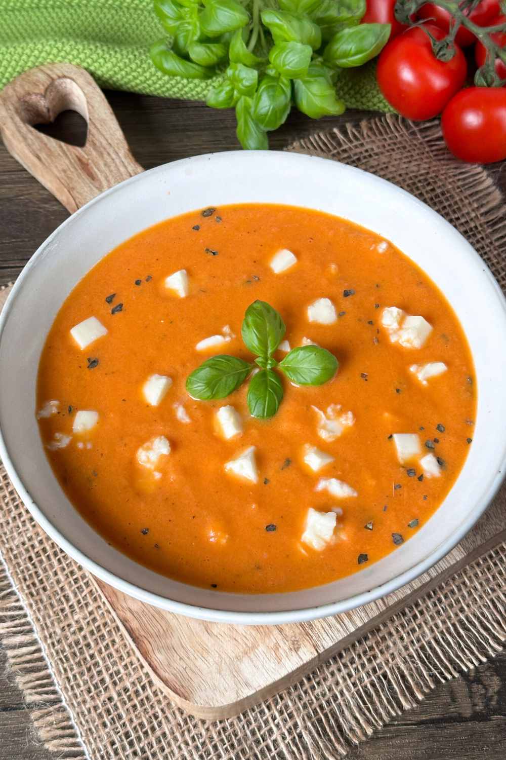 Tomaten-Mozzarella-Suppe mit ganz viel Aroma
